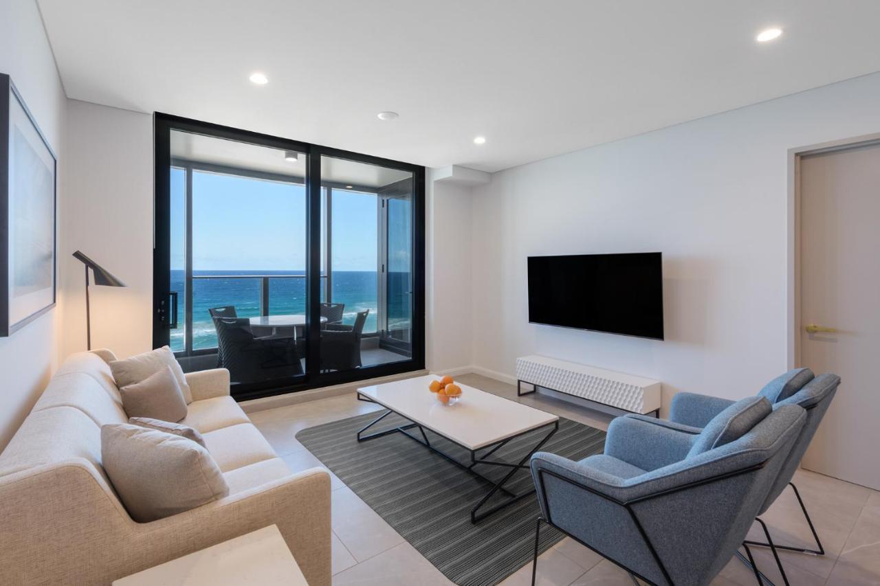 Meriton Suites Surfers Paradise Голд-Кост Экстерьер фото A living room in a modern apartment