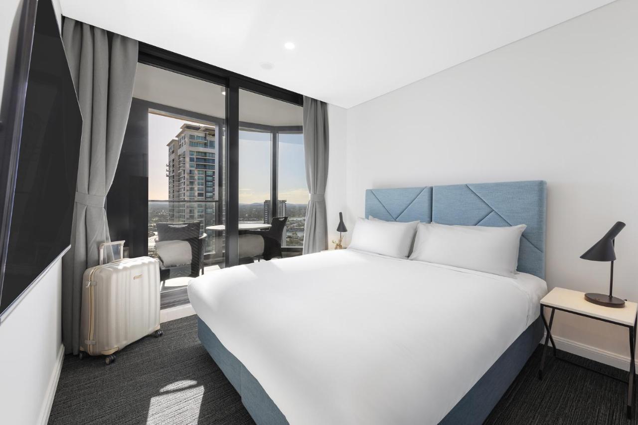 Meriton Suites Surfers Paradise Голд-Кост Экстерьер фото A room at the hotel