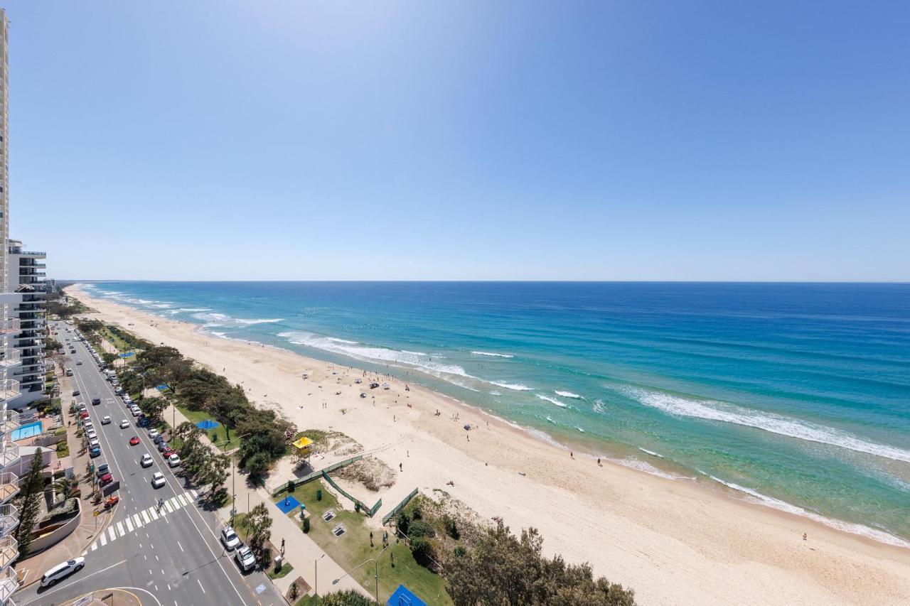 Meriton Suites Surfers Paradise Голд-Кост Экстерьер фото The beach at the resort