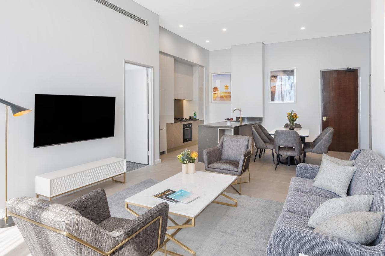 Meriton Suites Surfers Paradise Голд-Кост Экстерьер фото A living room in a modern apartment